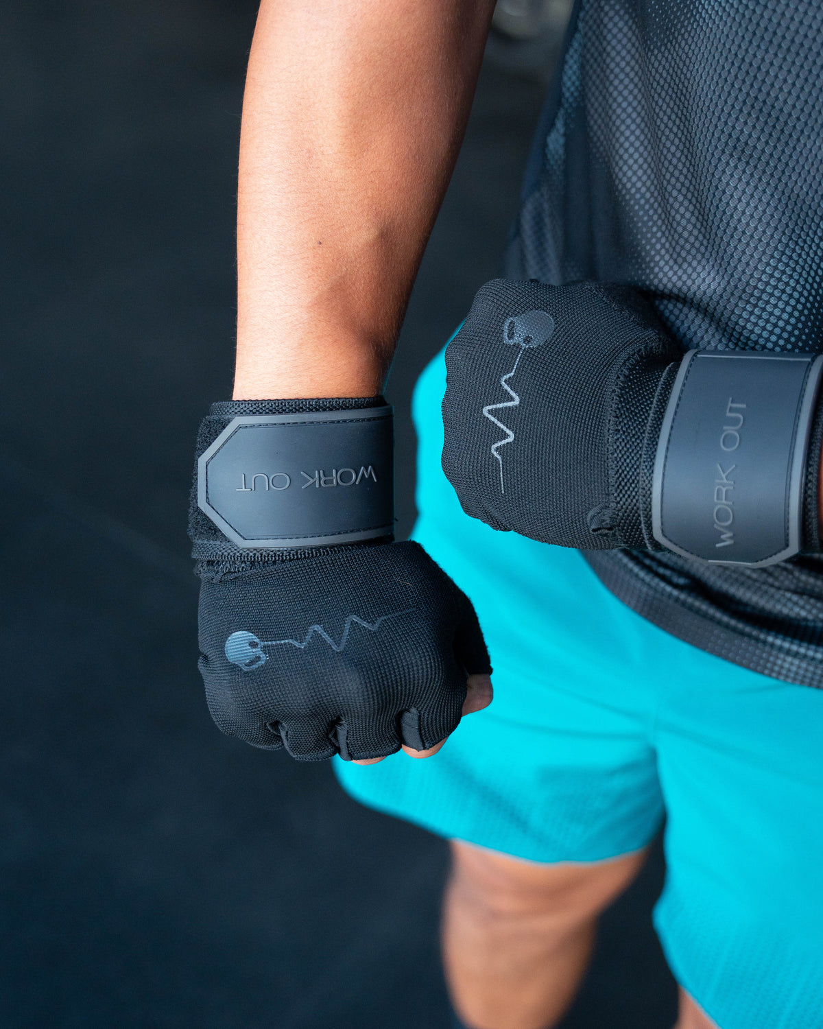 GUANTES CON MUÑEQUERA NEGRO